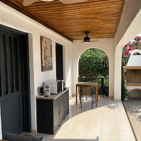 Leda - The Guest Wing ホームステイ