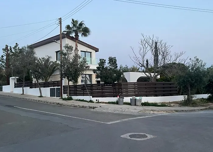 Leda - The Guest Wing Ubytování v soukromí Paphos